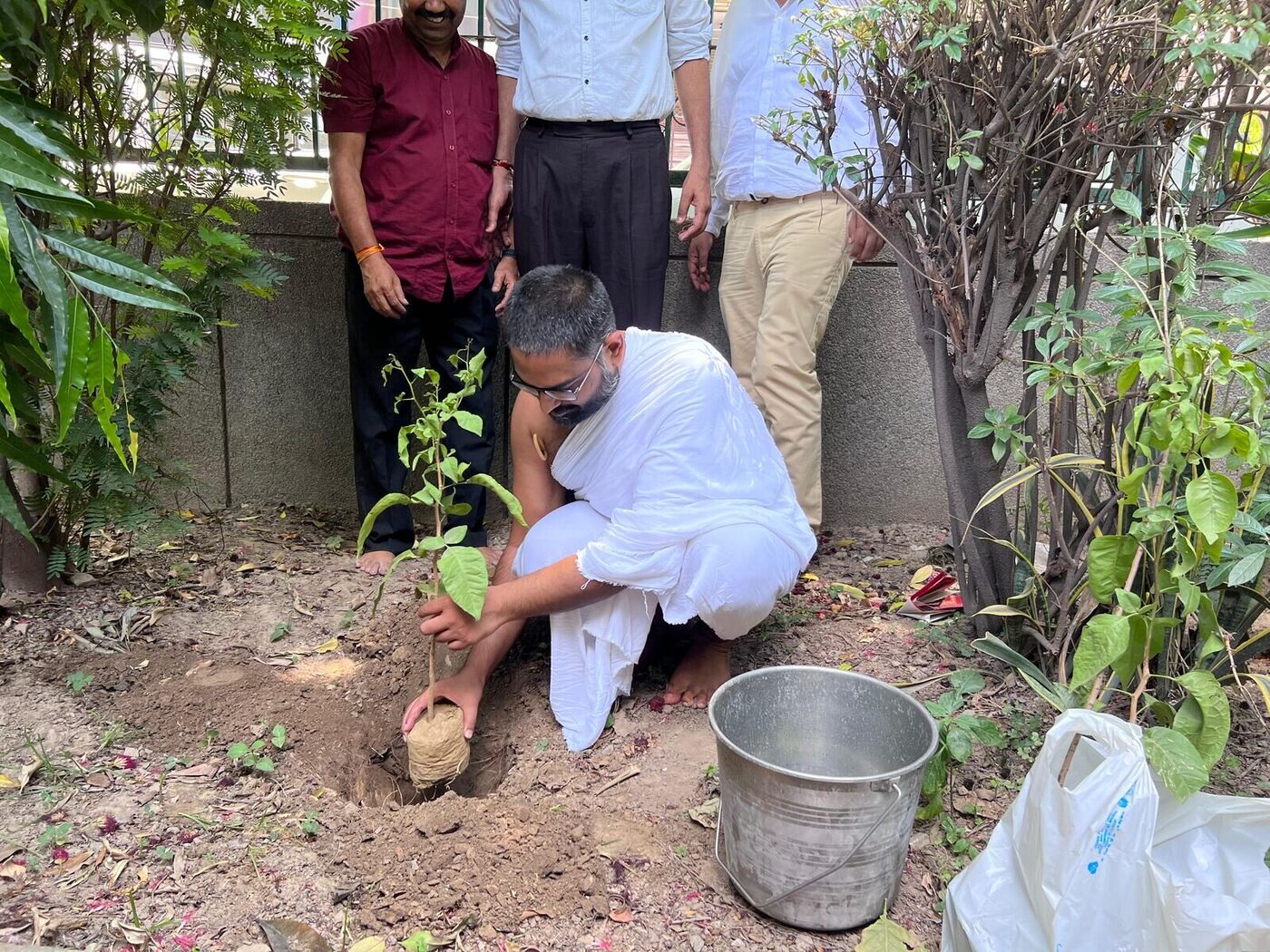 O2 Universe tree-plantation drive — Maharaj Ji planting saplings as part of UNEP Faith for Earth commitment