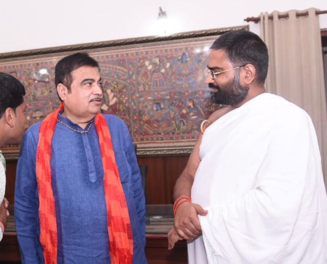 Maharaj Ji with Union Minister Shri Nitin Gadkari